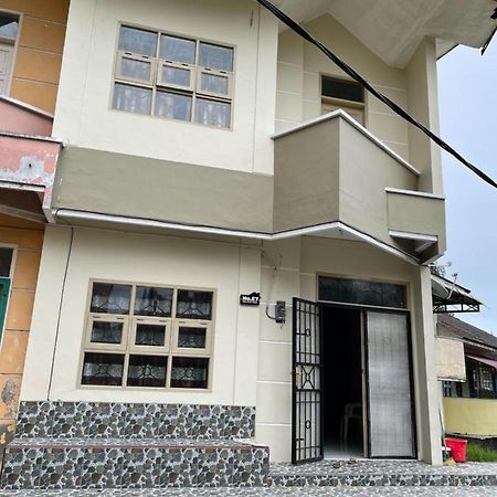 Villa Bukit Indah Berastagi Esterno foto