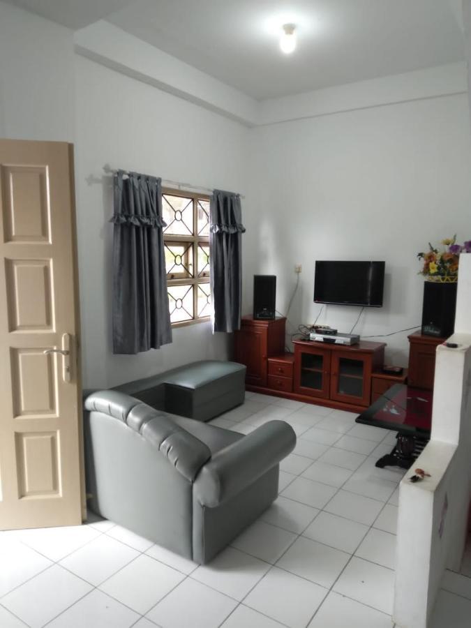 Villa Bukit Indah Berastagi Esterno foto