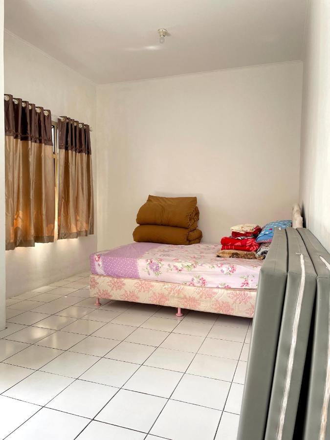Villa Bukit Indah Berastagi Esterno foto