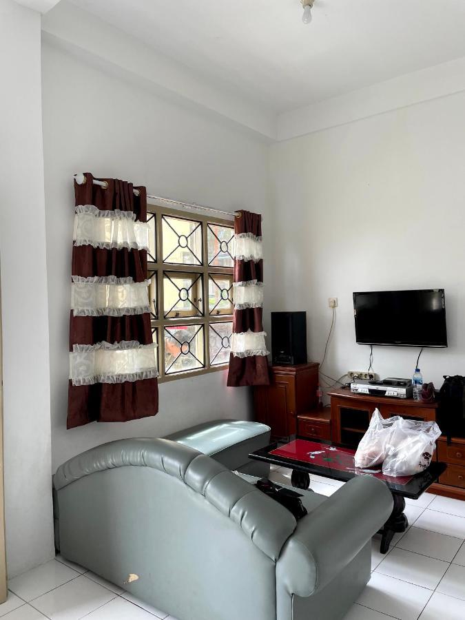 Villa Bukit Indah Berastagi Esterno foto